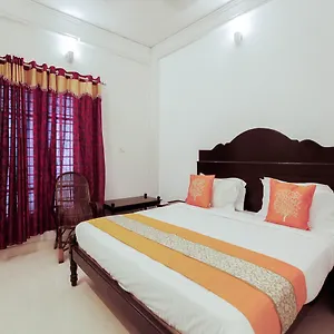 Oyo 4867 Royal Homes 3*, Alappuzha India