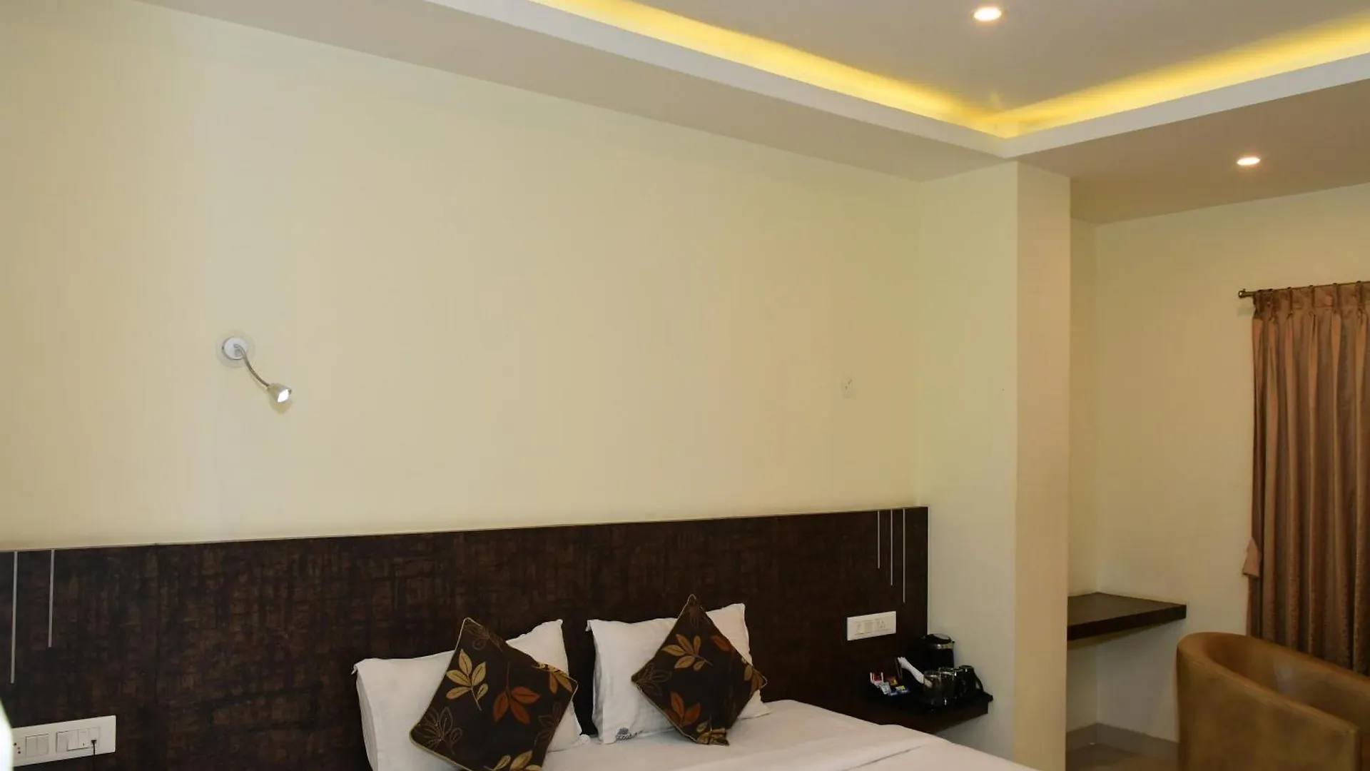 Hotel Sai Vihaar Inn & Suites Mysore